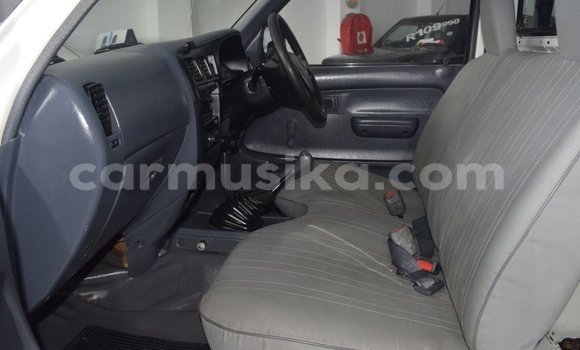 Acheter Occasion Voiture Toyota Hilux Blanc à Beitbridge, Matabeleland South Acheter Occasion Voiture Toyota Hilux Blanc à Beitbridge, Matabeleland South