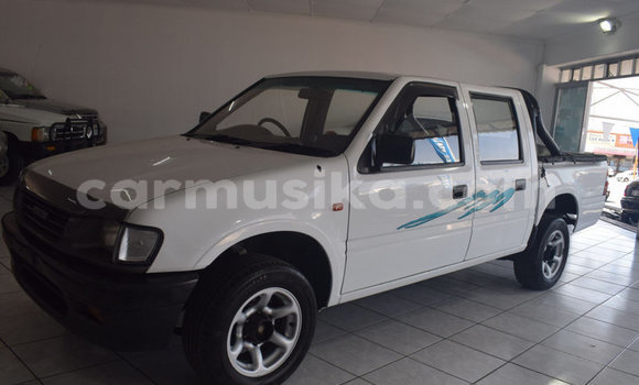 Nunua Ilio tumika Isuzu KB Nyeupe Gari ndani ya Beitbridge nchini Matabeleland Kusini Nunua Ilio tumika Isuzu KB Nyeupe Gari ndani ya Beitbridge nchini Matabeleland Kusini