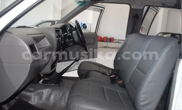 Nunua Ilio tumika Isuzu KB Nyeupe Gari ndani ya Beitbridge nchini Matabeleland Kusini Nunua Ilio tumika Isuzu KB Nyeupe Gari ndani ya Beitbridge nchini Matabeleland Kusini