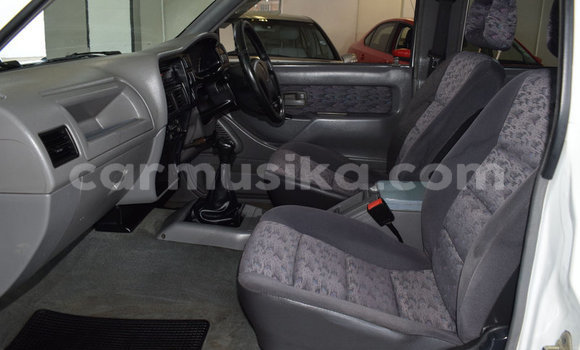 Acheter Occasion Voiture Isuzu KB Blanc à Beitbridge, Matabeleland South Acheter Occasion Voiture Isuzu KB Blanc à Beitbridge, Matabeleland South