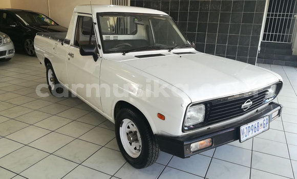 Buy Used Nissan Crew White Car in Beitbridge in Matabeleland South Buy Used Nissan Crew White Car in Beitbridge in Matabeleland South