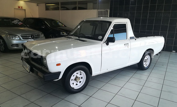 Buy Used Nissan Crew White Car in Beitbridge in Matabeleland South Buy Used Nissan Crew White Car in Beitbridge in Matabeleland South