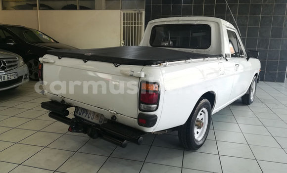 Buy Used Nissan Crew White Car in Beitbridge in Matabeleland South Buy Used Nissan Crew White Car in Beitbridge in Matabeleland South