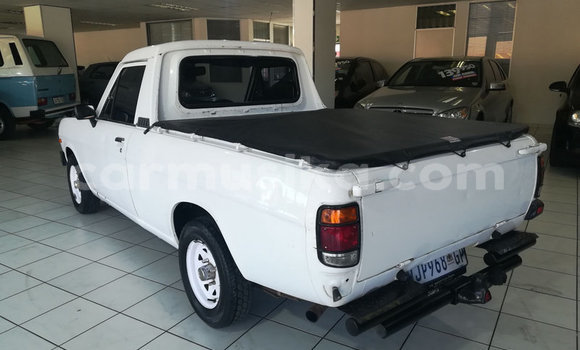 Buy Used Nissan Crew White Car in Beitbridge in Matabeleland South Buy Used Nissan Crew White Car in Beitbridge in Matabeleland South
