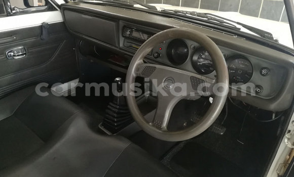 Buy Used Nissan Crew White Car in Beitbridge in Matabeleland South Buy Used Nissan Crew White Car in Beitbridge in Matabeleland South