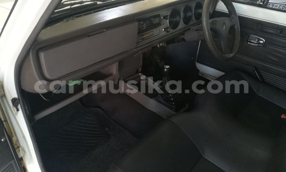 Buy Used Nissan Crew White Car in Beitbridge in Matabeleland South Buy Used Nissan Crew White Car in Beitbridge in Matabeleland South