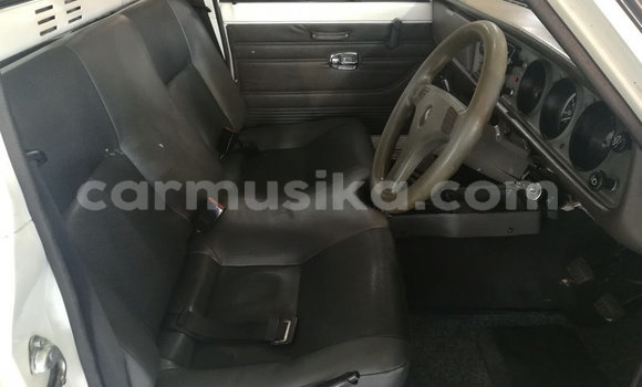 Buy Used Nissan Crew White Car in Beitbridge in Matabeleland South Buy Used Nissan Crew White Car in Beitbridge in Matabeleland South