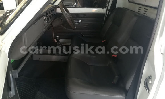 Buy Used Nissan Crew White Car in Beitbridge in Matabeleland South Buy Used Nissan Crew White Car in Beitbridge in Matabeleland South