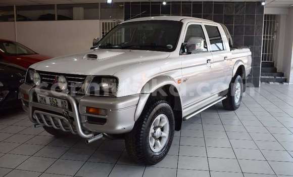 Acheter Occasion Voiture Mitsubishi Colt Rouge à Beitbridge, Matabeleland South Acheter Occasion Voiture Mitsubishi Colt Rouge à Beitbridge, Matabeleland South