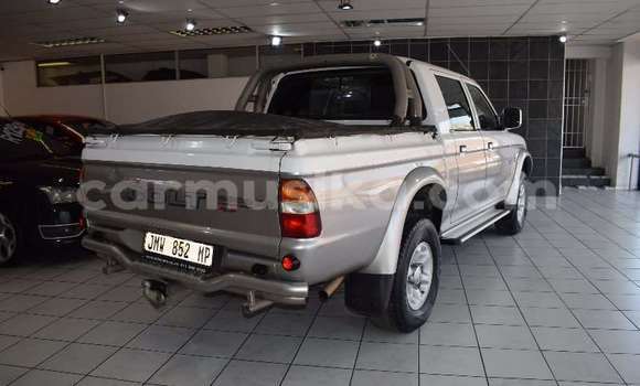 Acheter Occasion Voiture Mitsubishi Colt Rouge à Beitbridge, Matabeleland South Acheter Occasion Voiture Mitsubishi Colt Rouge à Beitbridge, Matabeleland South