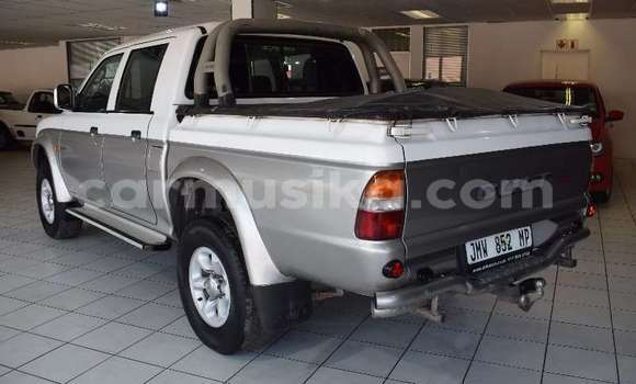 Acheter Occasion Voiture Mitsubishi Colt Rouge à Beitbridge, Matabeleland South Acheter Occasion Voiture Mitsubishi Colt Rouge à Beitbridge, Matabeleland South