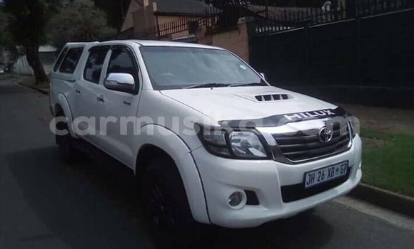 Tenga Tsaru Toyota Hilux Chena Mota in Beitbridge in Matabeleland South Tenga Tsaru Toyota Hilux Chena Mota in Beitbridge in Matabeleland South