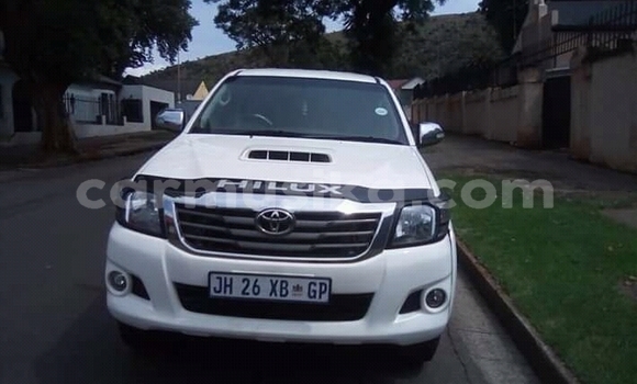 Tenga Tsaru Toyota Hilux Chena Mota in Beitbridge in Matabeleland South Tenga Tsaru Toyota Hilux Chena Mota in Beitbridge in Matabeleland South