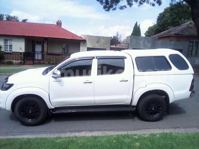 Big with watermark toyota hilux matabeleland south beitbridge 11286