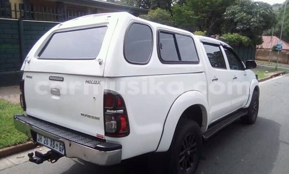 Tenga Tsaru Toyota Hilux Chena Mota in Beitbridge in Matabeleland South Tenga Tsaru Toyota Hilux Chena Mota in Beitbridge in Matabeleland South