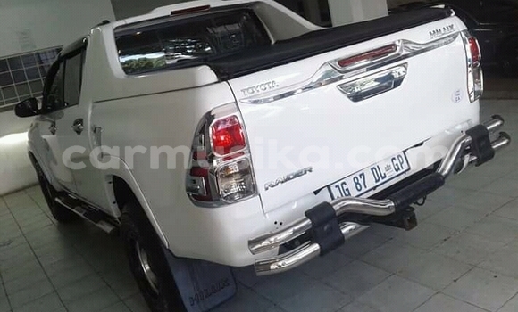 Nunua Ilio tumika Toyota Hilux Fedha Gari ndani ya Beitbridge nchini Matabeleland Kusini Nunua Ilio tumika Toyota Hilux Fedha Gari ndani ya Beitbridge nchini Matabeleland Kusini