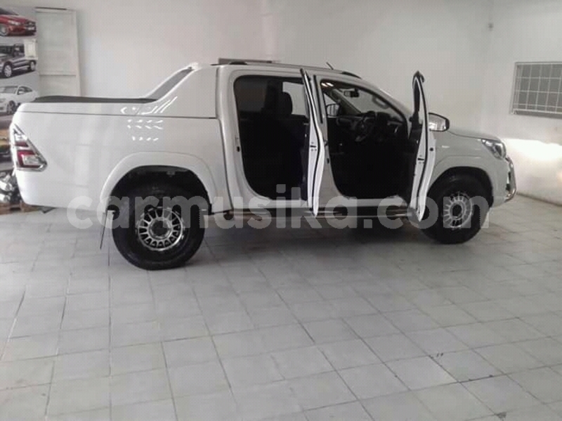 Big with watermark toyota hilux matabeleland south beitbridge 11289