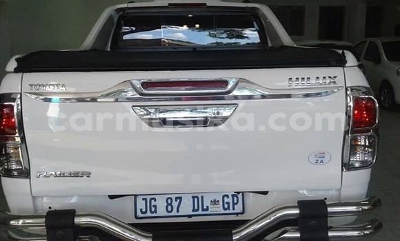 Nunua Ilio tumika Toyota Hilux Fedha Gari ndani ya Beitbridge nchini Matabeleland Kusini Nunua Ilio tumika Toyota Hilux Fedha Gari ndani ya Beitbridge nchini Matabeleland Kusini
