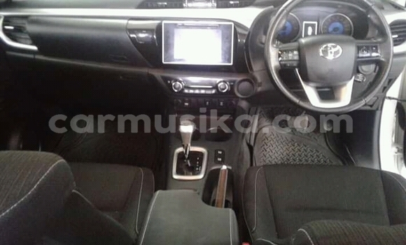 Nunua Ilio tumika Toyota Hilux Fedha Gari ndani ya Beitbridge nchini Matabeleland Kusini Nunua Ilio tumika Toyota Hilux Fedha Gari ndani ya Beitbridge nchini Matabeleland Kusini