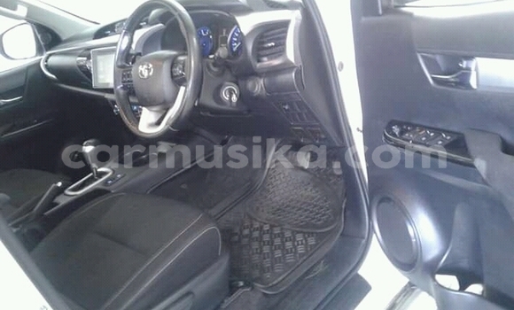 Nunua Ilio tumika Toyota Hilux Fedha Gari ndani ya Beitbridge nchini Matabeleland Kusini Nunua Ilio tumika Toyota Hilux Fedha Gari ndani ya Beitbridge nchini Matabeleland Kusini