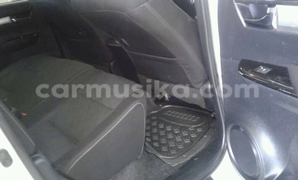 Nunua Ilio tumika Toyota Hilux Fedha Gari ndani ya Beitbridge nchini Matabeleland Kusini Nunua Ilio tumika Toyota Hilux Fedha Gari ndani ya Beitbridge nchini Matabeleland Kusini