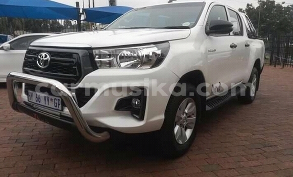 Tenga Tsaru Toyota Hilux Chena Mota in Beitbridge in Matabeleland South Tenga Tsaru Toyota Hilux Chena Mota in Beitbridge in Matabeleland South
