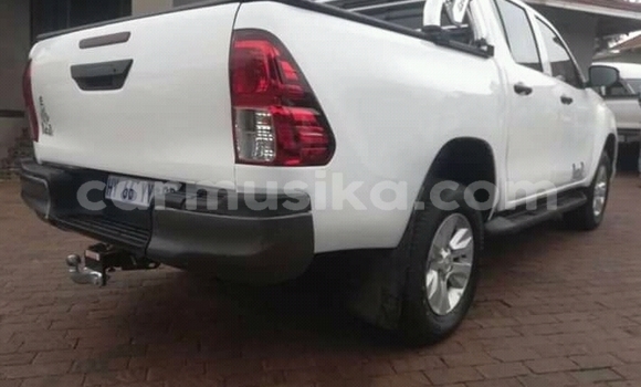 Tenga Tsaru Toyota Hilux Chena Mota in Beitbridge in Matabeleland South Tenga Tsaru Toyota Hilux Chena Mota in Beitbridge in Matabeleland South
