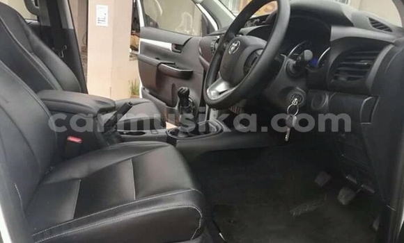 Tenga Tsaru Toyota Hilux Chena Mota in Beitbridge in Matabeleland South Tenga Tsaru Toyota Hilux Chena Mota in Beitbridge in Matabeleland South