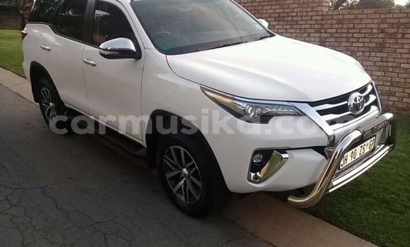 Nunua Ilio tumika Toyota Fortuner Nyeupe Gari ndani ya Beitbridge nchini Matabeleland Kusini Nunua Ilio tumika Toyota Fortuner Nyeupe Gari ndani ya Beitbridge nchini Matabeleland Kusini