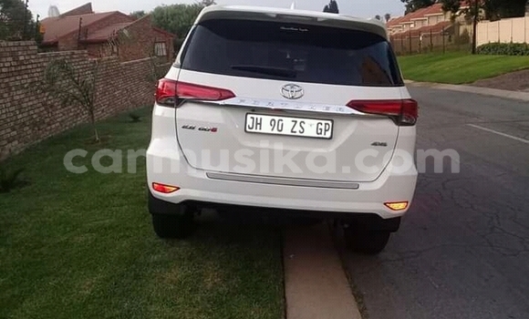 Nunua Ilio tumika Toyota Fortuner Nyeupe Gari ndani ya Beitbridge nchini Matabeleland Kusini Nunua Ilio tumika Toyota Fortuner Nyeupe Gari ndani ya Beitbridge nchini Matabeleland Kusini