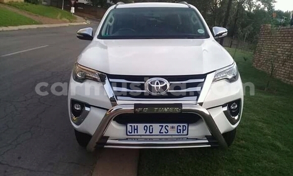 Nunua Ilio tumika Toyota Fortuner Nyeupe Gari ndani ya Beitbridge nchini Matabeleland Kusini Nunua Ilio tumika Toyota Fortuner Nyeupe Gari ndani ya Beitbridge nchini Matabeleland Kusini