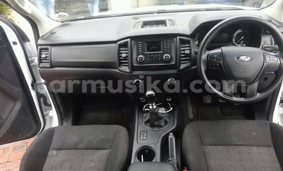 Nunua Ilio tumika Ford Ranger Nyeupe Gari ndani ya Beitbridge nchini Matabeleland Kusini Nunua Ilio tumika Ford Ranger Nyeupe Gari ndani ya Beitbridge nchini Matabeleland Kusini