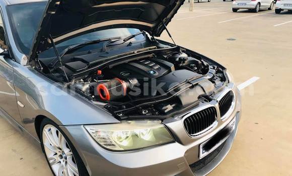 Tenga Imported BMW 3–Series Sirivha Mota in Beitbridge in Matabeleland South Tenga Imported BMW 3–Series Sirivha Mota in Beitbridge in Matabeleland South