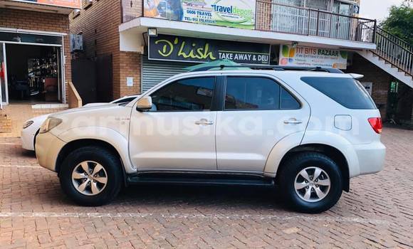 Tenga Tsaru Toyota Fortuner Sirivha Mota in Beitbridge in Matabeleland South Tenga Tsaru Toyota Fortuner Sirivha Mota in Beitbridge in Matabeleland South