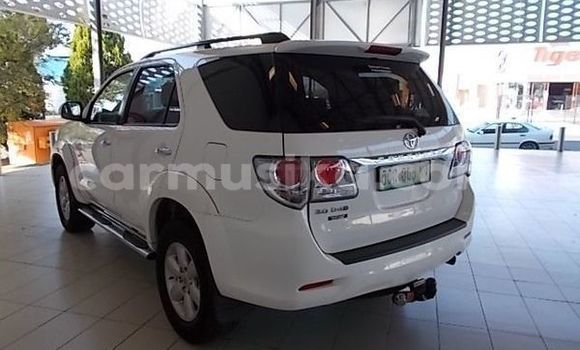 Acheter Occasion Voiture Toyota Fortuner Blanc à Beitbridge, Matabeleland South Acheter Occasion Voiture Toyota Fortuner Blanc à Beitbridge, Matabeleland South