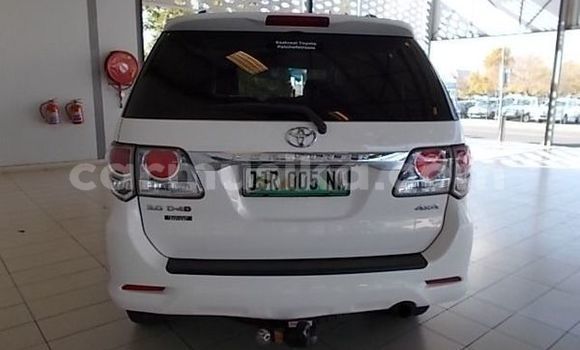 Acheter Occasion Voiture Toyota Fortuner Blanc à Beitbridge, Matabeleland South Acheter Occasion Voiture Toyota Fortuner Blanc à Beitbridge, Matabeleland South