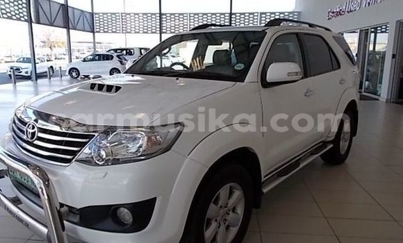 Acheter Occasion Voiture Toyota Fortuner Blanc à Beitbridge, Matabeleland South Acheter Occasion Voiture Toyota Fortuner Blanc à Beitbridge, Matabeleland South
