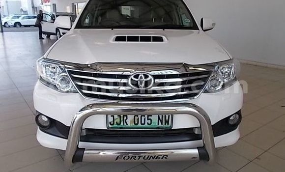 Acheter Occasion Voiture Toyota Fortuner Blanc à Beitbridge, Matabeleland South Acheter Occasion Voiture Toyota Fortuner Blanc à Beitbridge, Matabeleland South