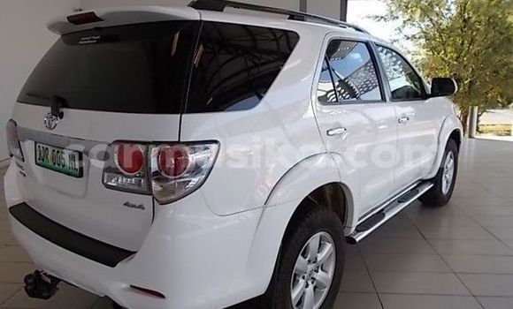 Acheter Occasion Voiture Toyota Fortuner Blanc à Beitbridge, Matabeleland South Acheter Occasion Voiture Toyota Fortuner Blanc à Beitbridge, Matabeleland South