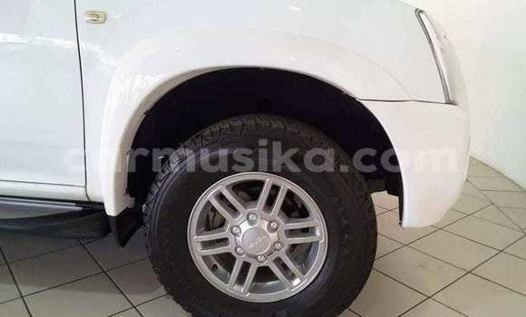 Nunua Ilio tumika Isuzu KB Nyeupe Gari ndani ya Beitbridge nchini Matabeleland Kusini Nunua Ilio tumika Isuzu KB Nyeupe Gari ndani ya Beitbridge nchini Matabeleland Kusini