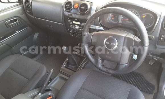 Nunua Ilio tumika Isuzu KB Nyeupe Gari ndani ya Beitbridge nchini Matabeleland Kusini Nunua Ilio tumika Isuzu KB Nyeupe Gari ndani ya Beitbridge nchini Matabeleland Kusini