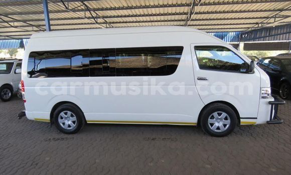 Tenga Tsaru Toyota Hiace Chena Mota in Beitbridge in Matabeleland South Tenga Tsaru Toyota Hiace Chena Mota in Beitbridge in Matabeleland South
