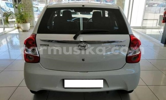 Acheter Occasion Voiture Toyota Etios Blanc à Beitbridge, Matabeleland South Acheter Occasion Voiture Toyota Etios Blanc à Beitbridge, Matabeleland South