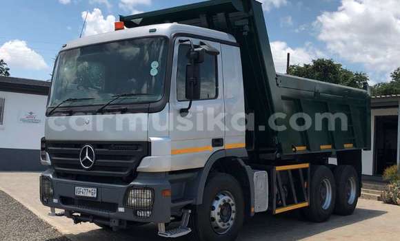 Tenga Tsaru Mercedes‒Benz 190 Girinhi Mota in Beitbridge in Matabeleland South Tenga Tsaru Mercedes‒Benz 190 Girinhi Mota in Beitbridge in Matabeleland South