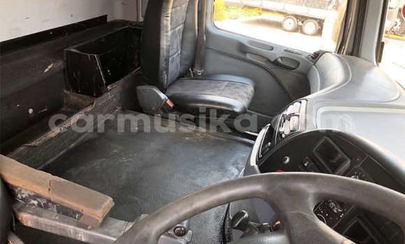 Tenga Tsaru Mercedes‒Benz 190 Girinhi Mota in Beitbridge in Matabeleland South Tenga Tsaru Mercedes‒Benz 190 Girinhi Mota in Beitbridge in Matabeleland South