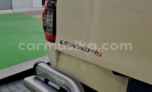 Nunua Ilio tumika Toyota Hilux Nyeupe Gari ndani ya Beitbridge nchini Matabeleland Kusini Nunua Ilio tumika Toyota Hilux Nyeupe Gari ndani ya Beitbridge nchini Matabeleland Kusini