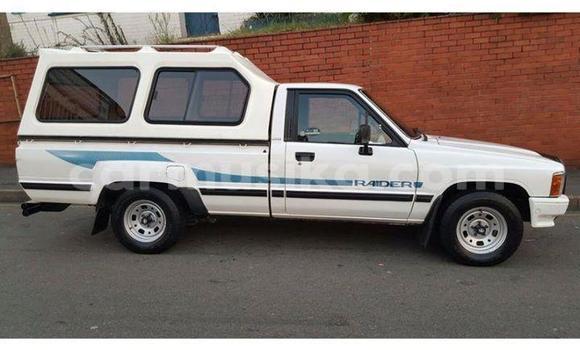 Buy Used Toyota Hilux White Car in Beitbridge in Matabeleland South Buy Used Toyota Hilux White Car in Beitbridge in Matabeleland South
