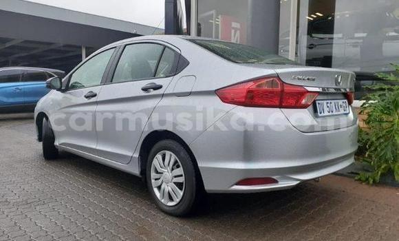 Nunua Ilio tumika Honda Ballade Fedha Gari ndani ya Beitbridge nchini Matabeleland Kusini Nunua Ilio tumika Honda Ballade Fedha Gari ndani ya Beitbridge nchini Matabeleland Kusini