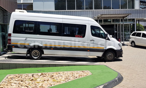 Buy Used Mercedes‒Benz S–Class White Car in Beitbridge in Matabeleland South Buy Used Mercedes‒Benz S–Class White Car in Beitbridge in Matabeleland South