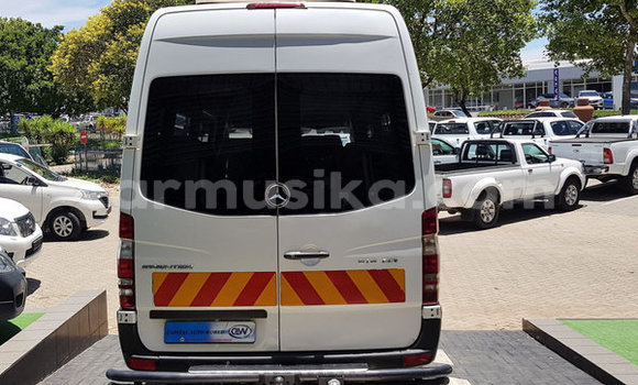 Buy Used Mercedes‒Benz S–Class White Car in Beitbridge in Matabeleland South Buy Used Mercedes‒Benz S–Class White Car in Beitbridge in Matabeleland South